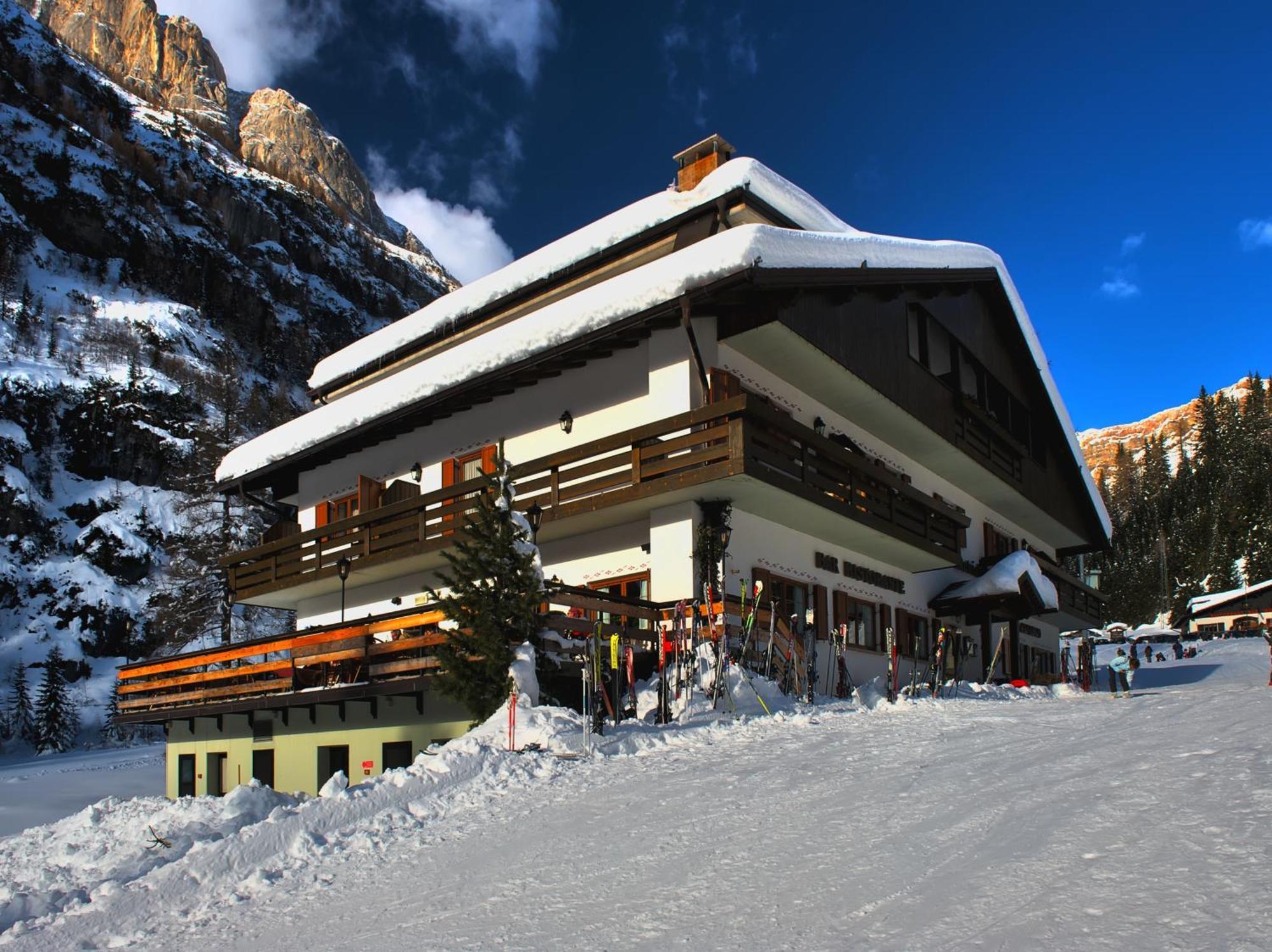 Hotel & Ristorante Baita Dovich Malga Ciapela Exterior photo